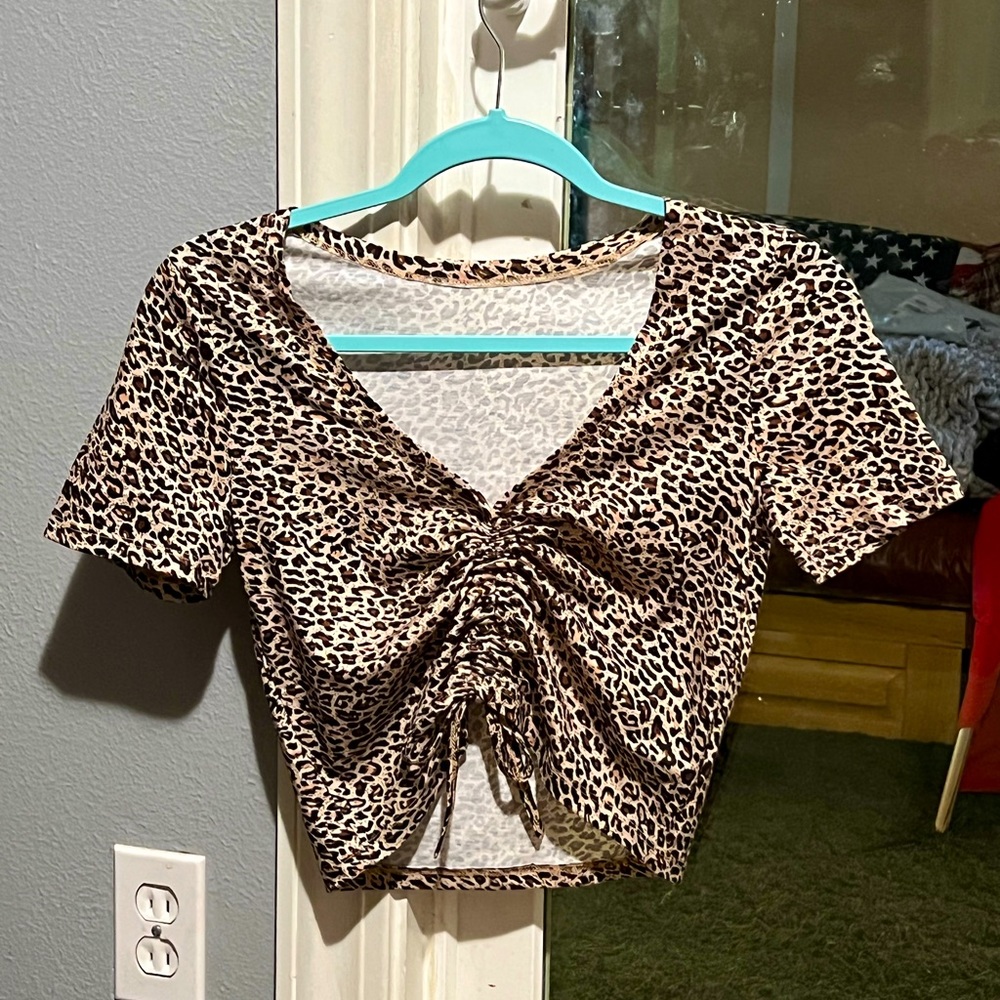 Cute, leopard print crop top women’s shirt! Worn only once. Size small or US 4.